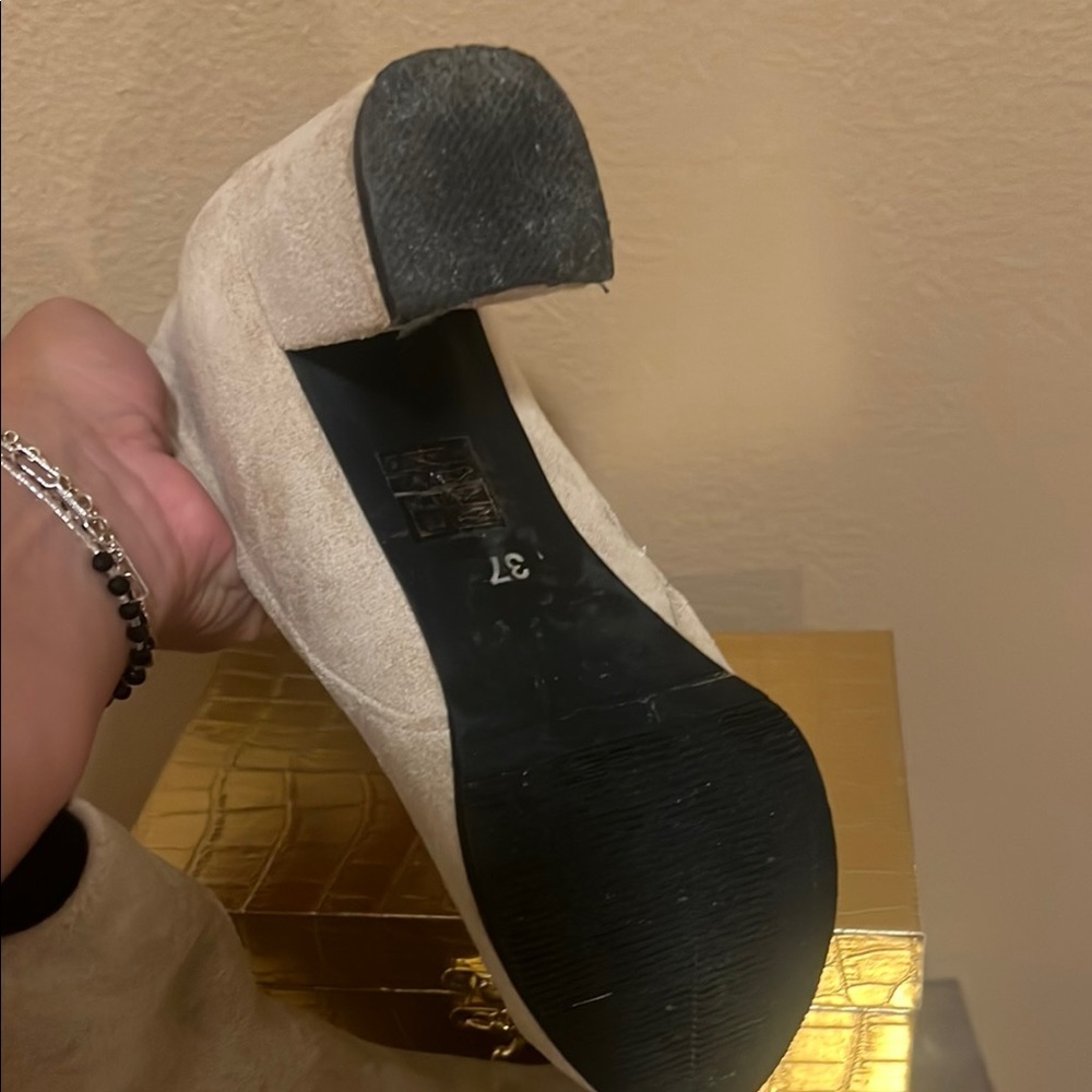 Cream Ankle Boots with Chunky Heel and Minimalist Design size 7 - Picture 5 of 6